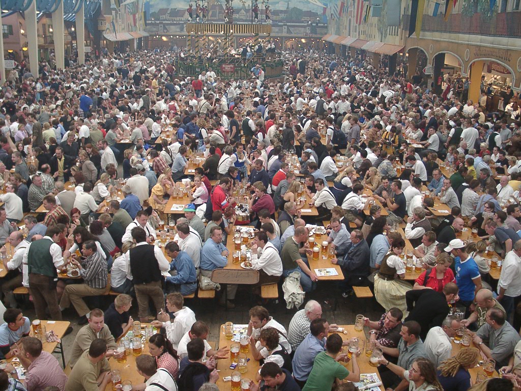 oktoberfest_bierzelt