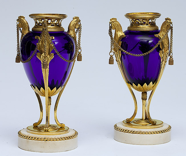 Ralph Gierhards Antique Fine Art 1780. Париж. Кобальтовое стекло, позолоченная бронза.