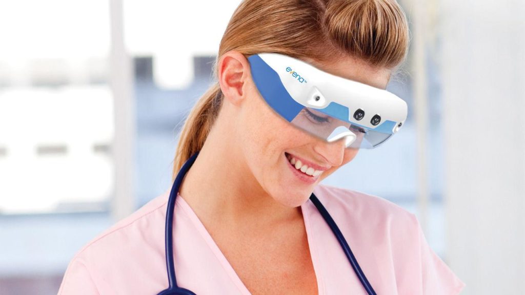 разновидность устройства Eyes-On Glasses для медиков